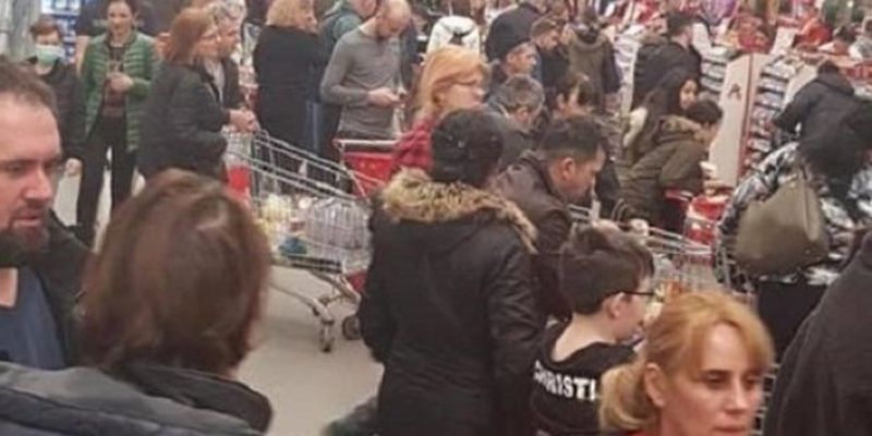 Жителі Румунії спустошили магазини після закликів влади не панікувати щодо коронавірусу