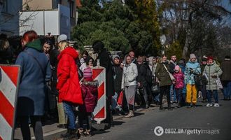 Месть, нарушение Конституции или законные действия по мобилизации: к чему приведут консульские ограничения для украинцев за границей