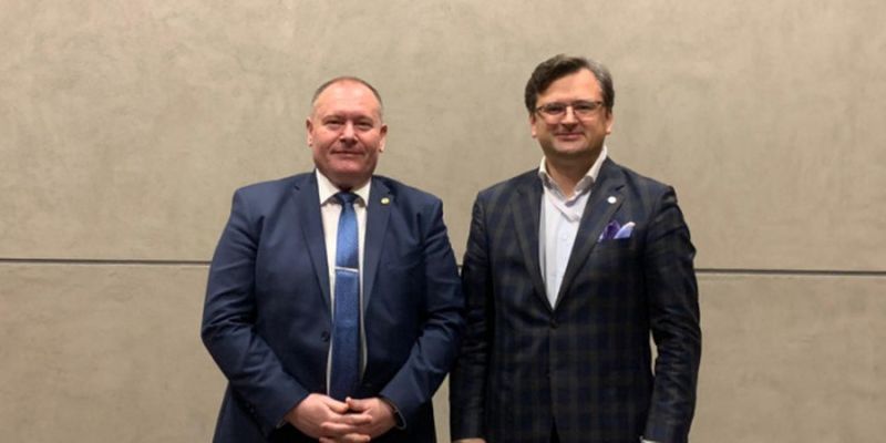 Кулеба обсудил с главой МИД Молдовы развитие формата ассоциированного трио