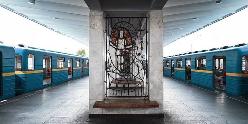 В Киеве женщина родила в метро