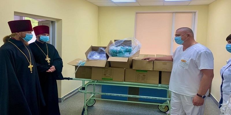 В Житомире УПЦ передала 750 кислородных масок тяжелобольным пациентам