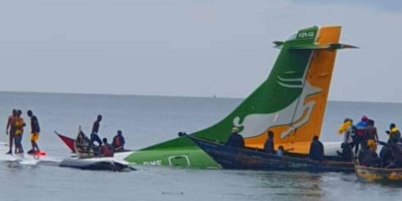 В Танзании в озеро Виктория упал пассажирский самолет, спасли 26 человек