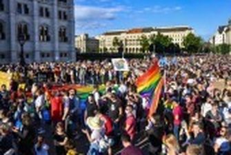Права ЛГБТ в Угорщині: Берлін назвав помилковою заборону УЄФА на веселкову підсвітку стадіону в Мюнхені на матч Німеччина-Угорщина
