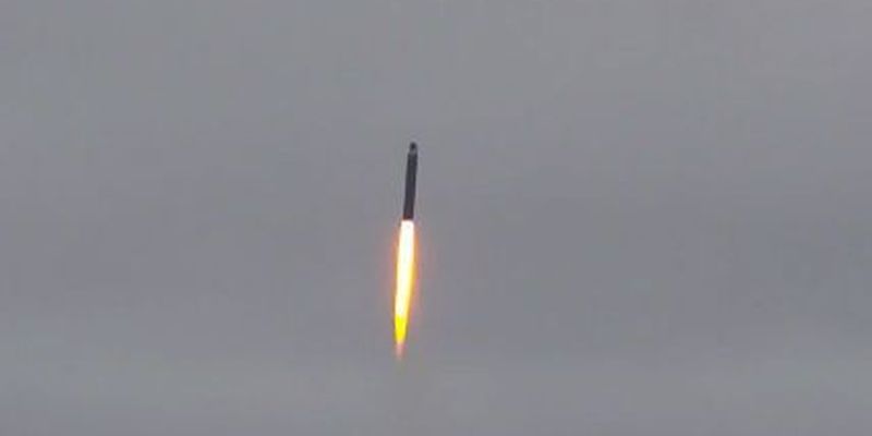 Росія може обстріляти ракетами три українські АЕС: у Зеленського попередили про "надзвичайні ризики"