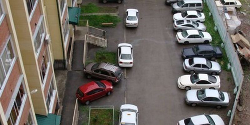 ​Плата за парковку в киевских дворах откладывается: в чем загвоздка