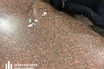 В харьковском метро полицейский стрелял из двух пистолетов