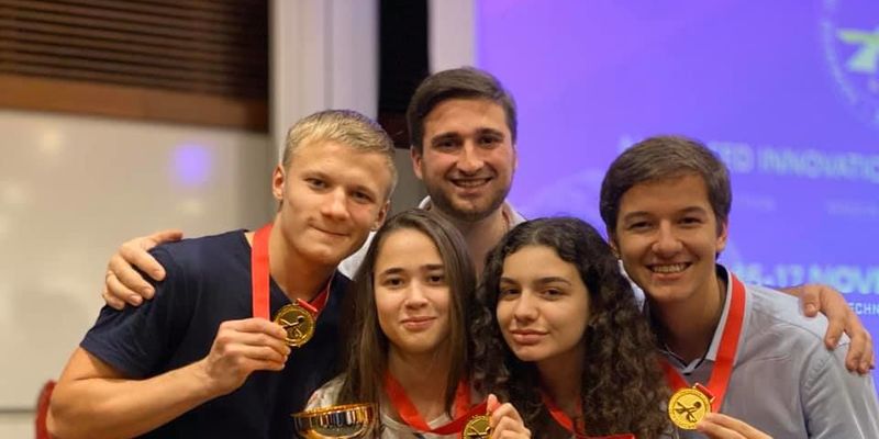 Группа украинских подростков победила на инновационном конкурсе в Сингапуре