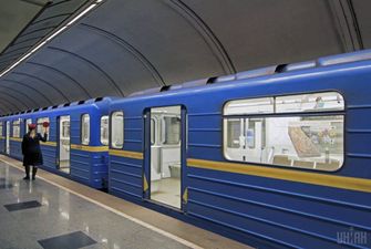 Через дебати на трьох станціях метро в Києві обмежено рух пасажирів