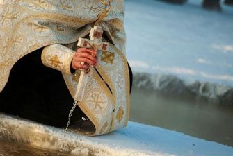 Как святить воду на Крещение: что нельзя делать 19 января