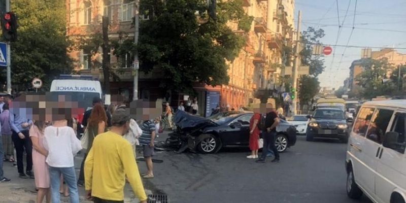 В центре Киева внедорожник въехал в пешеходов, пострадали 6 человек