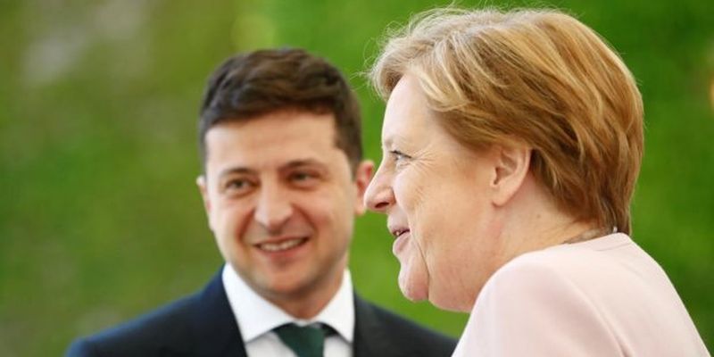 Зеленський обговорив з Меркель ситуацію на Донбасі і транзит газу