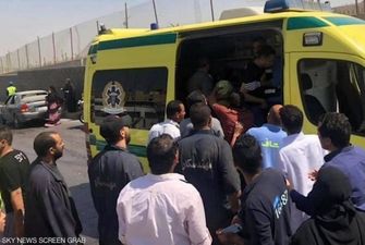Біля однієї із єгипетських пірамід прогримів вибух, зачепило туристичний автобус: фото, відео