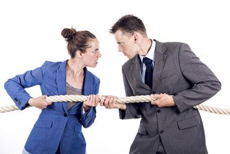 Конфлікти на роботі можуть нашкодити вашим стосункам і ось чому