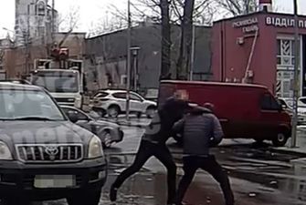 Жесткое избиение пешехода в Киеве: полиция задержала водителя джипа