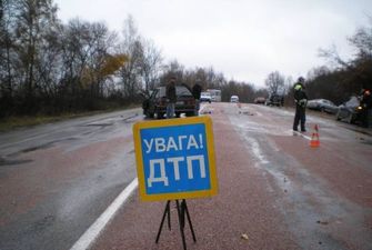 ДТП за участю вантажівки і буса заблокувала трасу Київ-Чоп