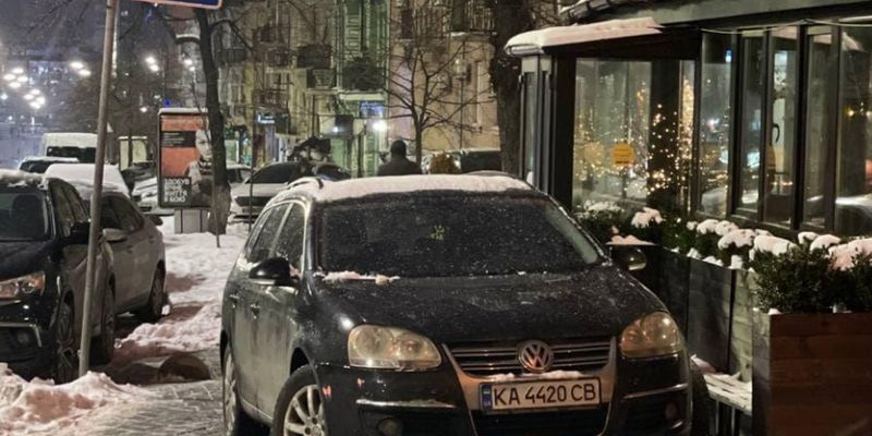 Из машины - сразу в ресторан: в сети показали фото наглого "героя парковки" в Киеве