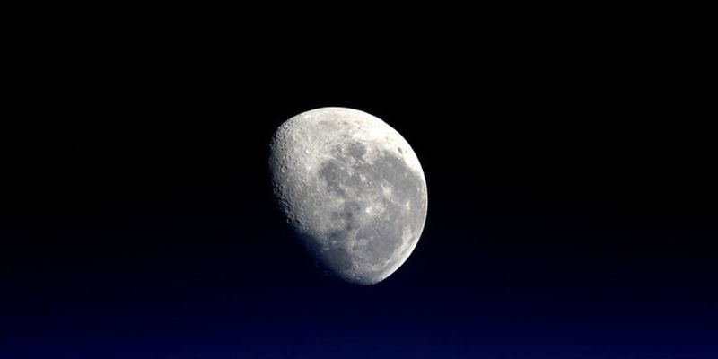 Миллионы лет назад Луна «вывернулась наизнанку» – ученые
