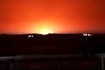 Стовп вогню піднявся до самого неба: в Каспійському морі стався потужний вибух