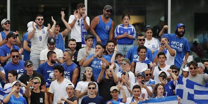 Скандал в Австралии. Группу греческих болельщиков выгнали с Australian Open