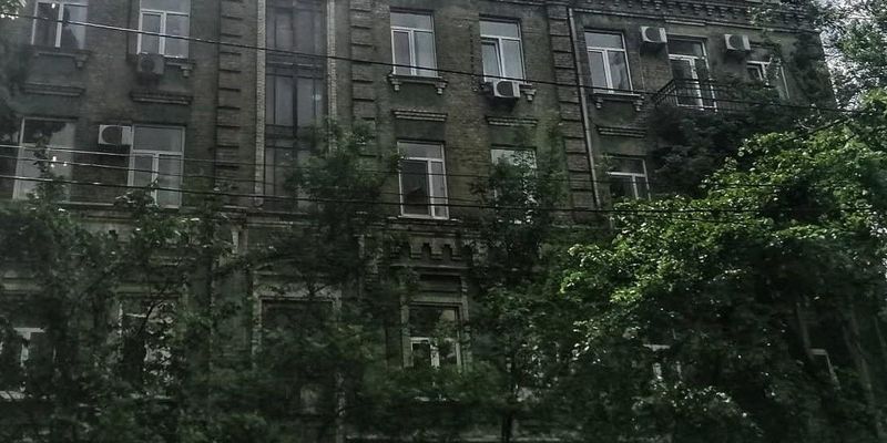 У Києві чоловік побудував на горищі будинку вісім квартир та хотів їх продати