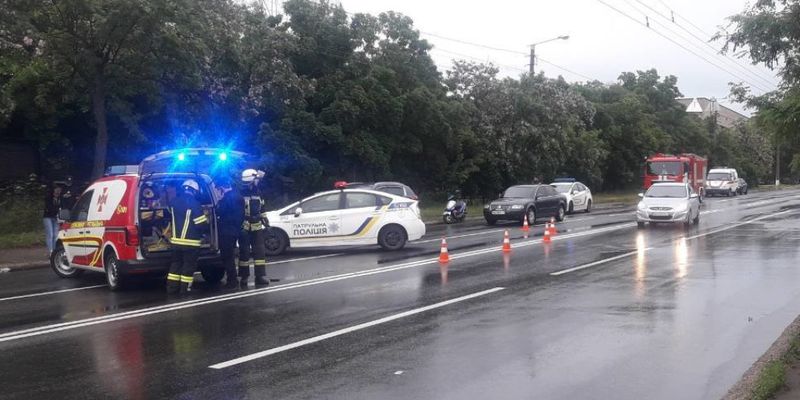 В Мариуполе столкнулись «Таврия» и «Лада»: Женщина погибла, ребенка вырезали из авто спасатели