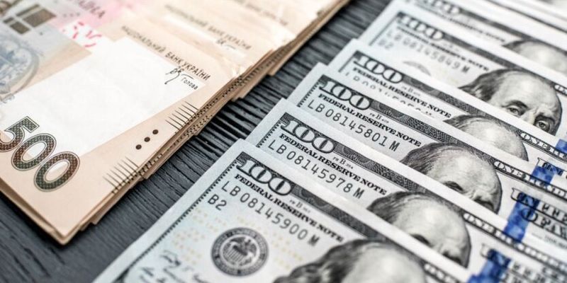 Приват, Ощад и ПУМБ обновили курс доллара и евро на выходных: сколько стоит валюта