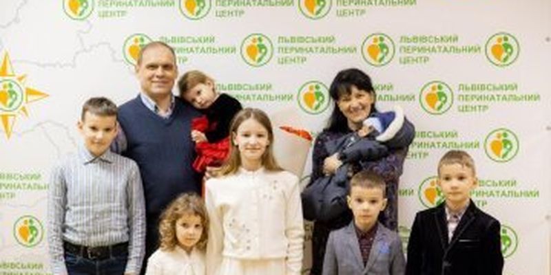 Украинка стала бабушкой в ​​105 раз: фото счастливой семьи