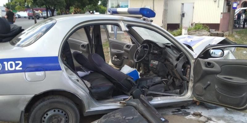 На Харківщині автомобіль поліцейських потрапив у ДТП