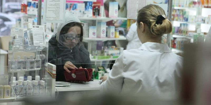 Аптеки різко накрутили ціни: доведеться згадувати бабусині методи