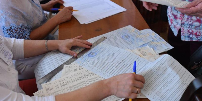У Києві вже на 9 округах опрацьовано 100% протоколів - скрізь перемагають кандидати від "Слуги народу"