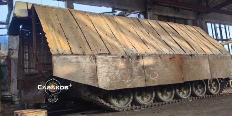 "Танковое фрик-шоу": в BILD рассказали о новой "броне" российских танков