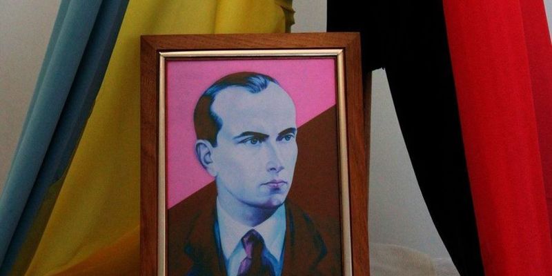 ФСБ России заявила о задержании пятерых "неонацистов" с портретами Бандеры