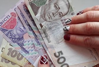Украинцам стали меньше платить: где в стране самые высокие и самые низкие зарплаты