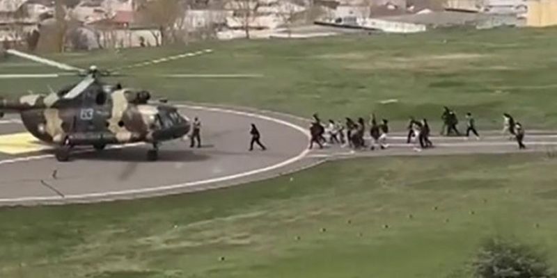 В Армении вертолетами эвакуируют сотрудников Минобороны