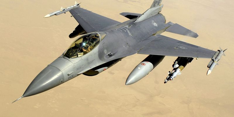 Экс-посол США рассказал, что должен сделать Зеленский, чтобы получить истребители F-16