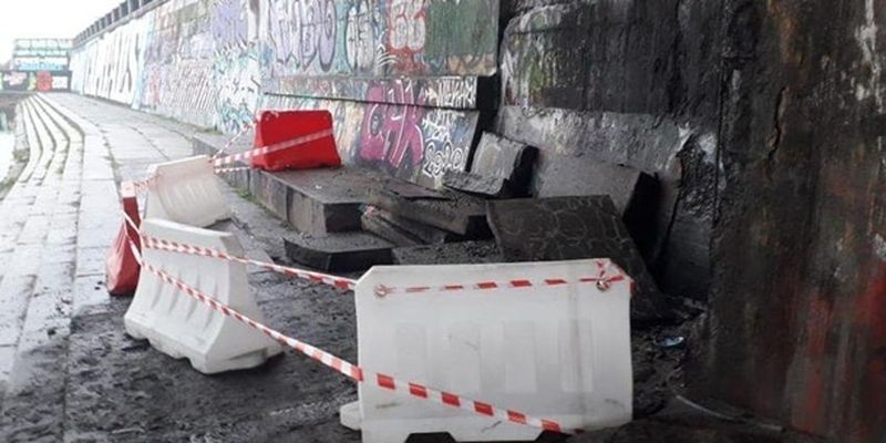 В Киеве произошло обрушение на набережной