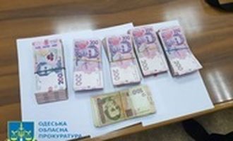 Двоих чиновников Укрзализныци поймали на взятке в 200 тыс. гривен