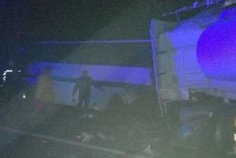 Снова девять погибших: на Житомирщине грузовик протаранил автобус с пассажирами