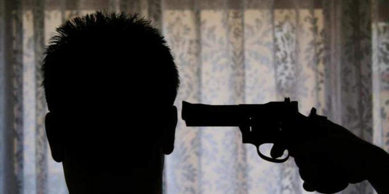 Стрелял в голову и резал ножом руки: в Харькове мужчина пытался покончить с собой