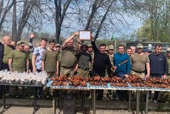 В Украине поставили шашлычный рекорд - 700 кг мяса и 401 шампур: фото и видео