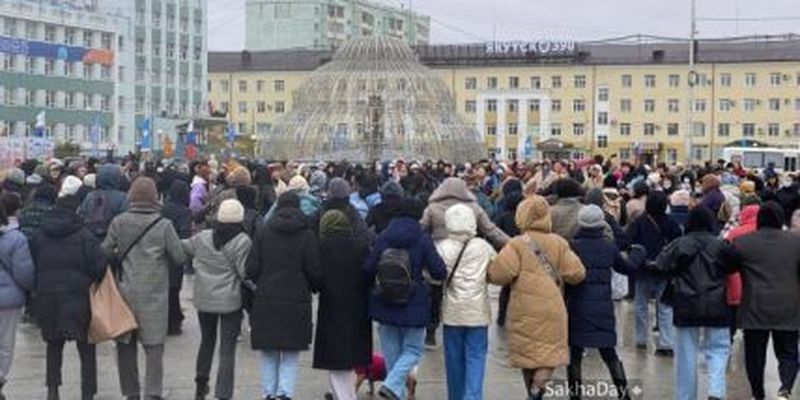 Дивний перформанс: в російському Якутську піснями і хороводами жінки протестували проти мобілізації