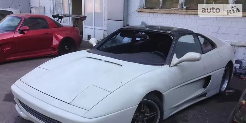 В Украине продают знаменитый спорткар Ferrari по цене VW Golf