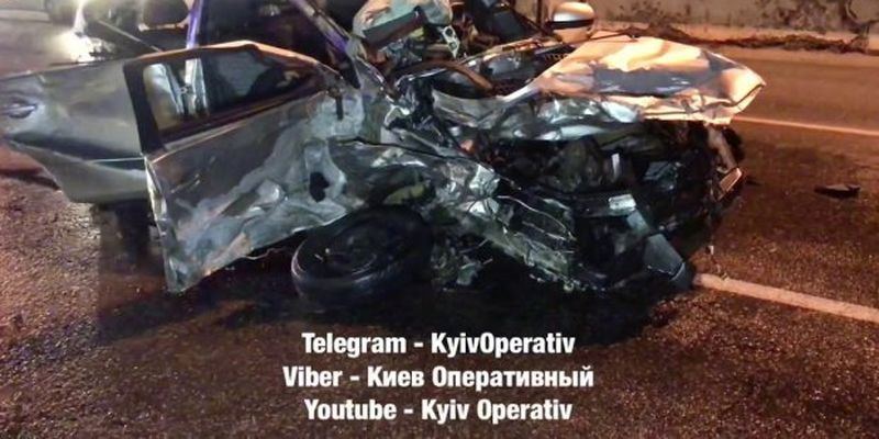 В Киеве на бешеной скорости Skoda влетела в Audi: двое погибших