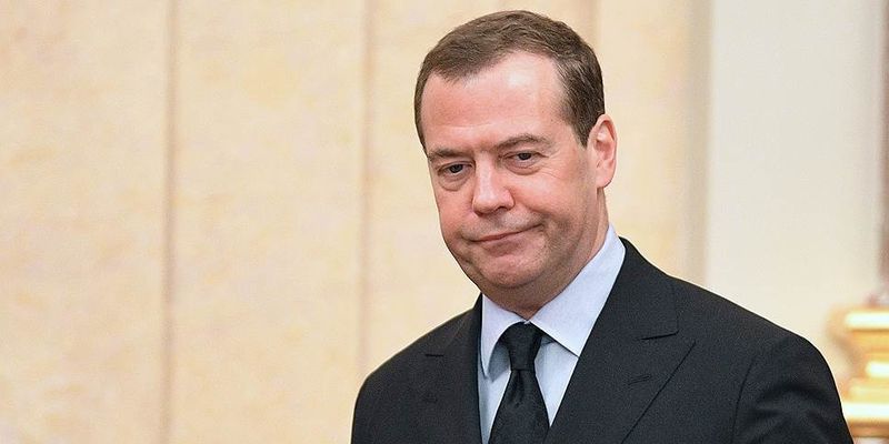 Вашингтон с Лондоном развели европейцев как наперсточники, — Медведев о падении евро