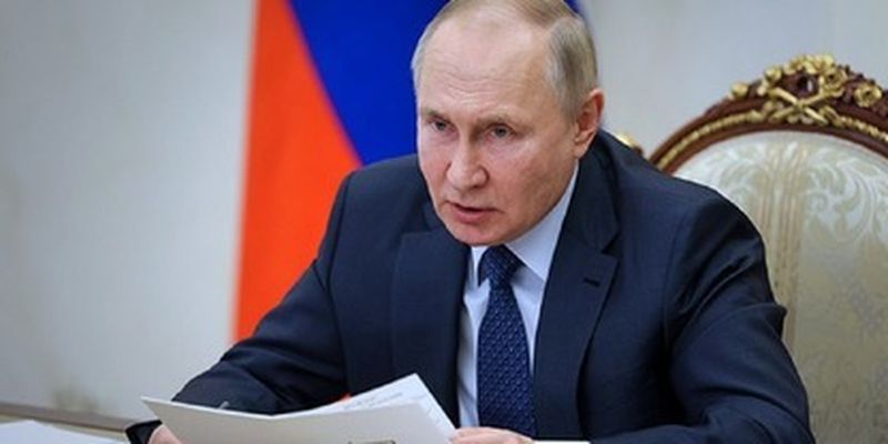 "Спасибо, что меня не убили": Путин "поздравил" россиян с 2024 года