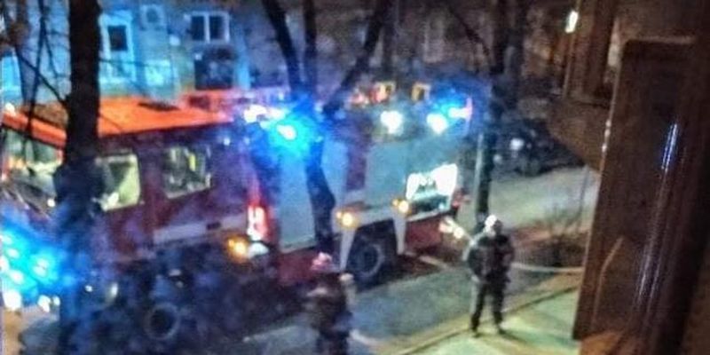 В Киеве подожгли жилой дом: подробности и фото