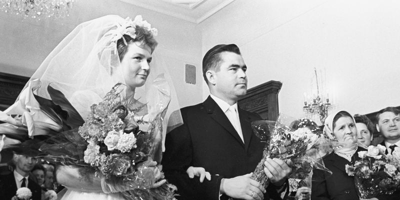 Какие подарки дарили на свадьбу в СССР?