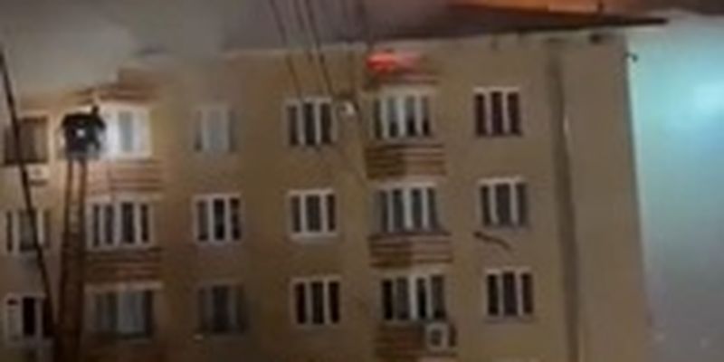 В Москве горит многоквартирный дом