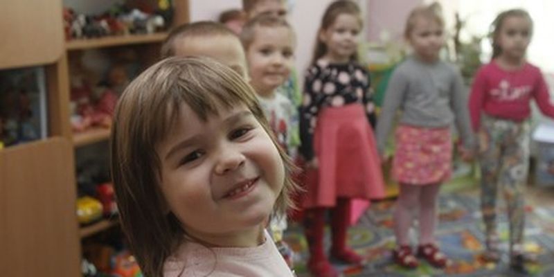 Операция "мокрые штанишки": почему украинцы разрешают садикам "похищать" своих детей/Стоимость услуг в легальных частных детсадах просто недоступна для родителей