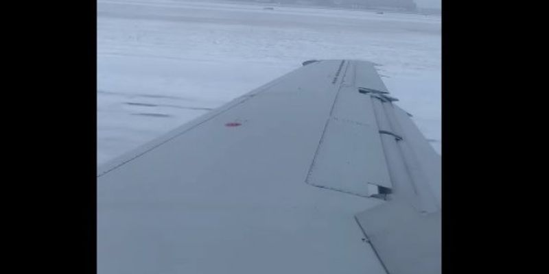 Пассажир снял посадку самолета на "лед"